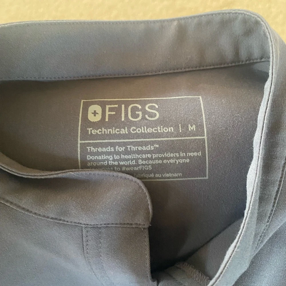 Figs Technical Collection Gray Top - Picture 3 of 3